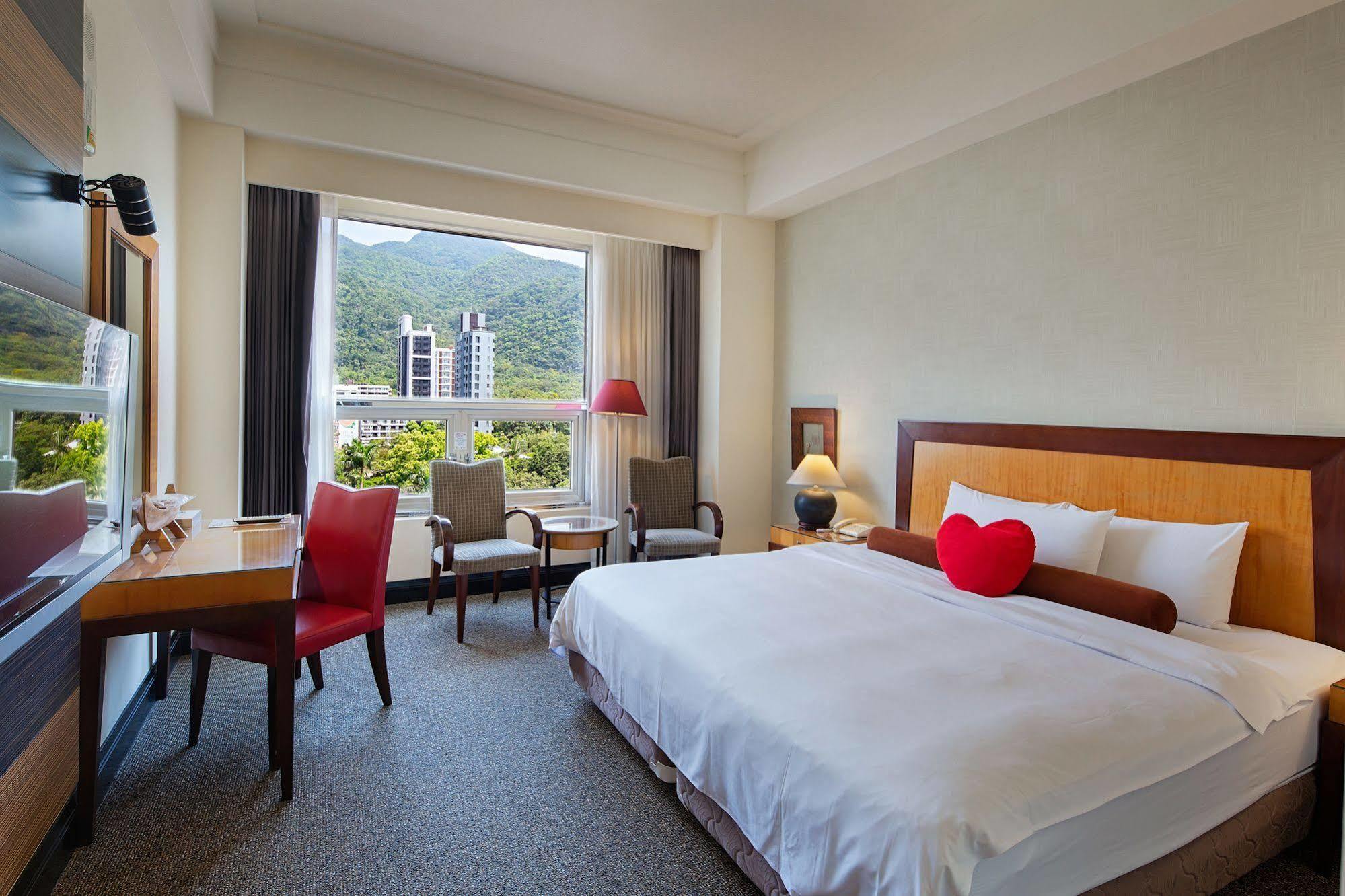Hotel Les Champs Jiaoxi Esterno foto