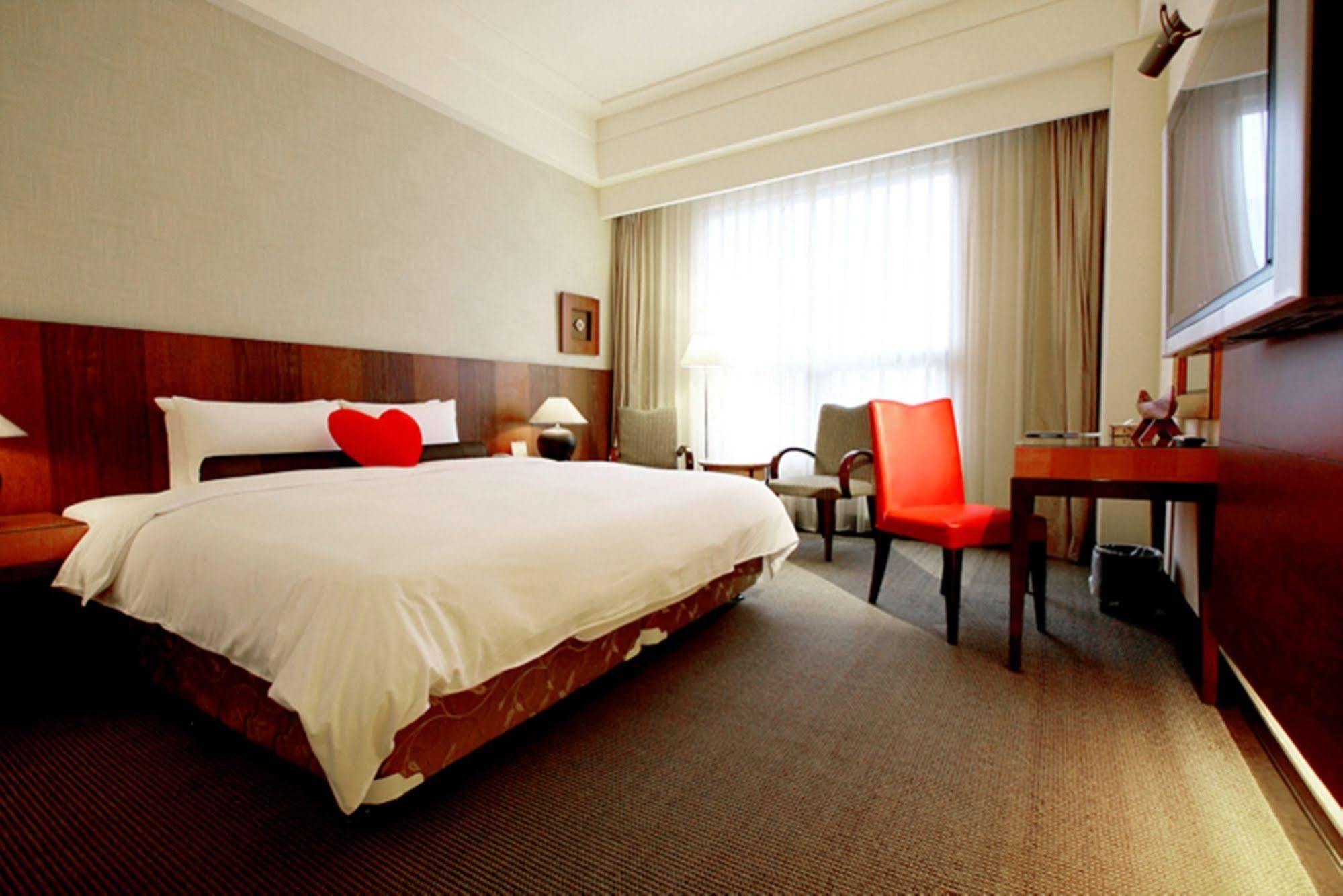 Hotel Les Champs Jiaoxi Esterno foto